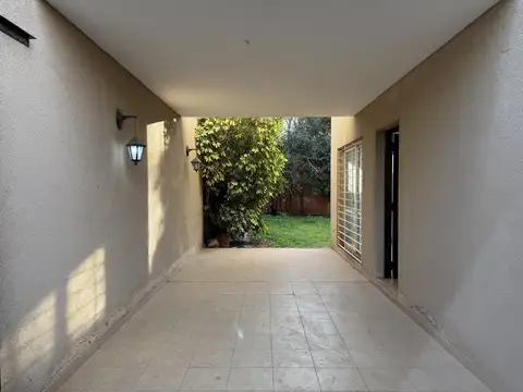 Casa 5 ambientes con 2 baños