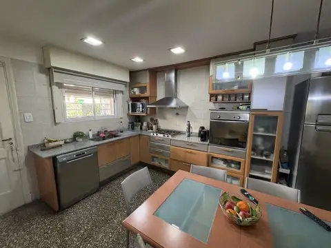 Casa 6 ambientes con 3 baños