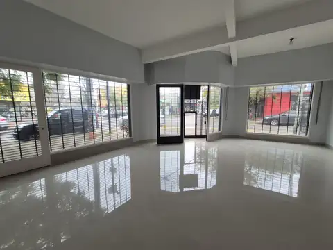 Avenida Hipólito Yrigoyen 200