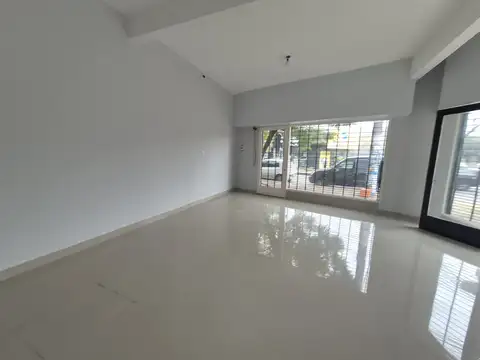 Avenida Hipólito Yrigoyen 200