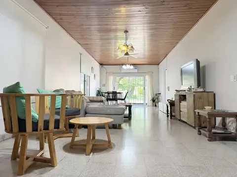 Casa en venta, Lote, 4 ambientes, Hurlingham, jardin, cochera, crédito, permuta