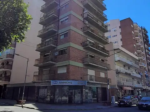 Departamento 3 ambientes con cochera descubierta