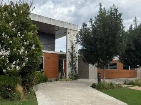 Casa en Venta en Funes, USD 1.980.000