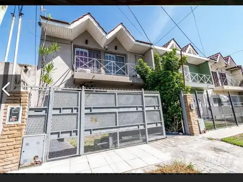 Duplex Tipo Casa 5 Amb. A 400 mts. Acceso Oeste - Villa Tesei