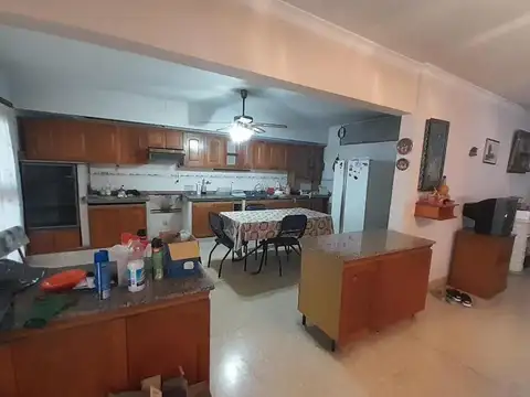Casa 5 ambientes con 2 baños