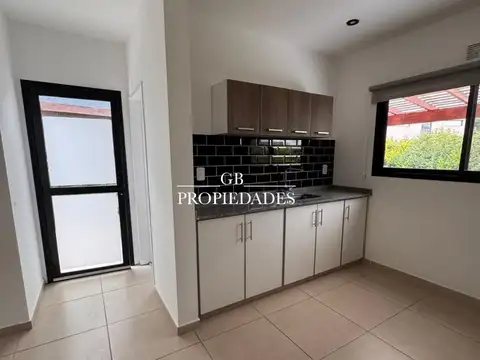 Venta de Casa 5 Ambientes en Los Robles, La Cañada de Pilar, Pilar