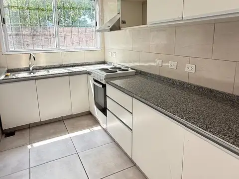 Depto Tipo Casa en Venta en Flores, USD 169.000