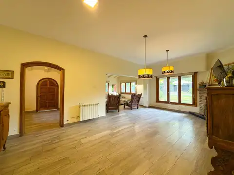 Casa 5 ambientes con 2 baños