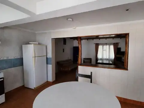 Casa 4 ambientes con garage y parque en venta