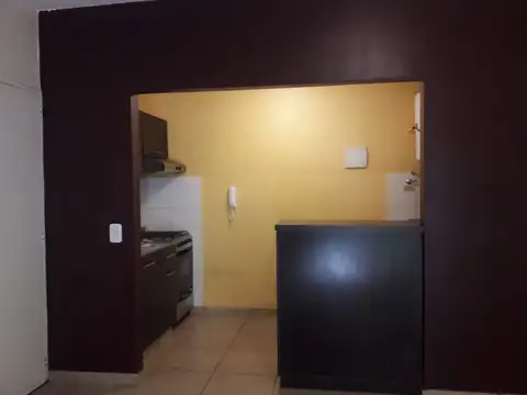 ALQUILER PH 2 AMBIENTES CON PATIO Y JARDÍN