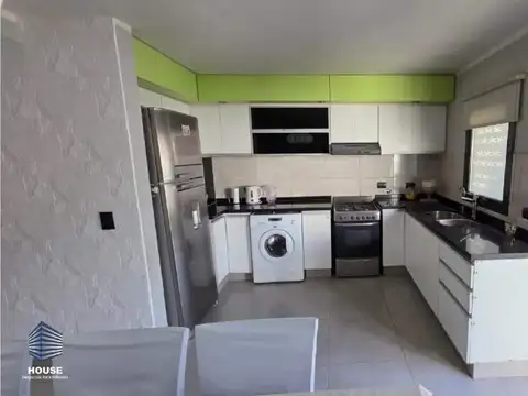 Casa 4 ambientes con 2 baños