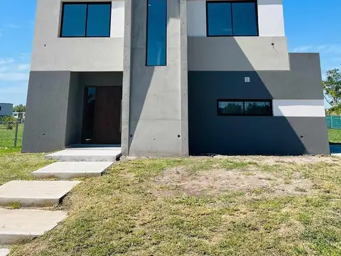 Casa En Venta En Santa Elisa Con Parrilla