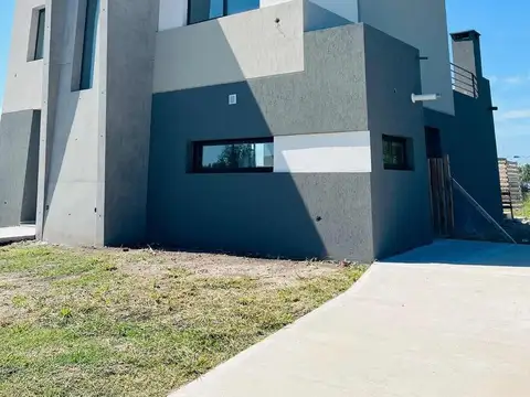 Casa En Venta En Santa Elisa Con Parrilla