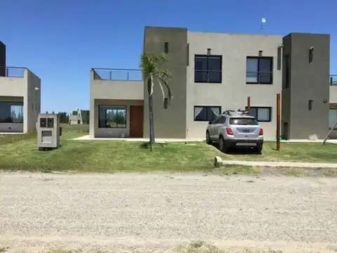 Casa 3 ambientes Club de Campo La Faustina