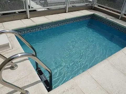 PRECIOSO SEMIPISO DE 2 AMBIENTES APTO PROFESIONAL CON PATIO Y BALCON AL CONTRAFRENTE