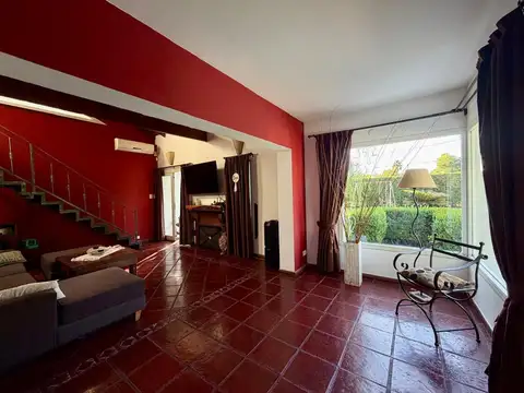 Casa en Venta con 4 cocheras