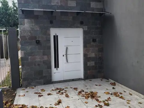 VENTA CASA TIPO PH EN CASTELLI 639 (LOMAS DE ZAMORA)