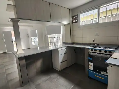 Depto Tipo Casa en Venta en Lomas de Zamora, USD 79.500
