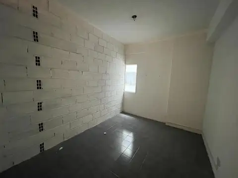 OFICINA SOBRE AVDA. MITRE  RECEPCION Y 3 PRIVADOS