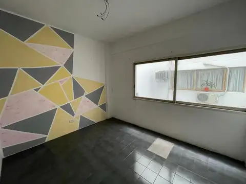 Oficina 4 ambientes con 1 baño