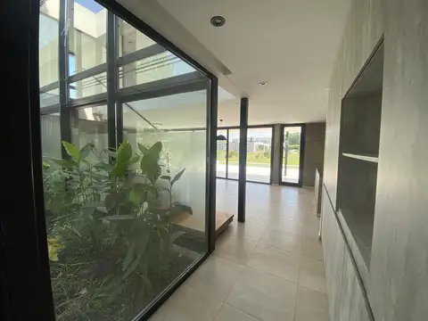 Casa en Alquiler de 4 dormitorios