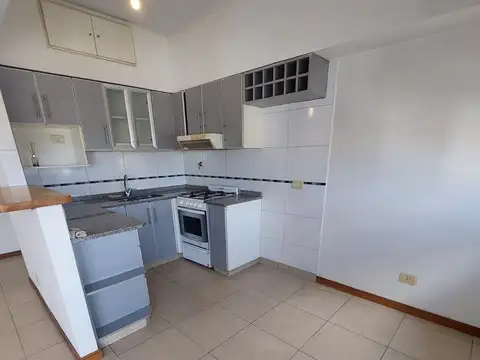 Oscar Salguero 2500, Piso 11