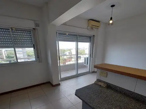 DEPARTAMENTO 2 AMBIENTES AMPLIO - CON BALCON - EXCELENTE VISTA Y UBICACION -