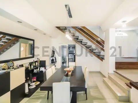 Casa 5 ambientes con 3 baños