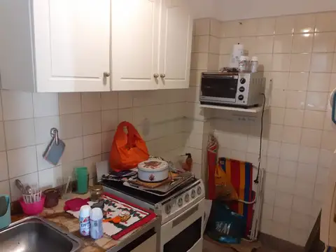Departamento de 2 ambientes al frente con balcón. 38mts2. Bajas expensas!
