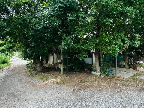 Terreno con contruccion de 100m2 en Gonnet