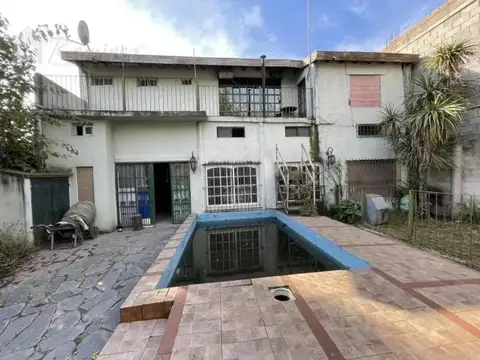 Casa en venta - 5 Dormitorios 4 Baños - Moreno