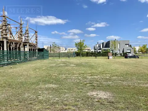 Lote perimetral en venta en el Barrio Las Tipas, Nordelta.