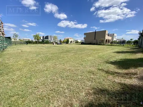 Lote perimetral en venta en el Barrio Las Tipas, Nordelta.