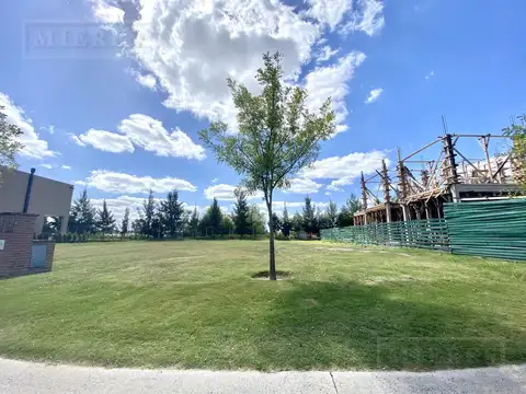 Lote perimetral en venta en el Barrio Las Tipas, Nordelta.