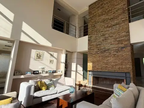 Casa en venta Barrio Dalvian 5 habitaciones 1200m2