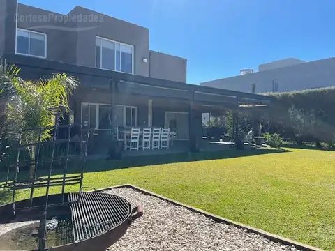 Casa en venta en San Isidro Labrador - Villanueva