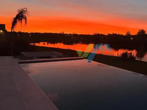 Casa en dos plantas con pileta al rio con amarra - EL CAZAL
