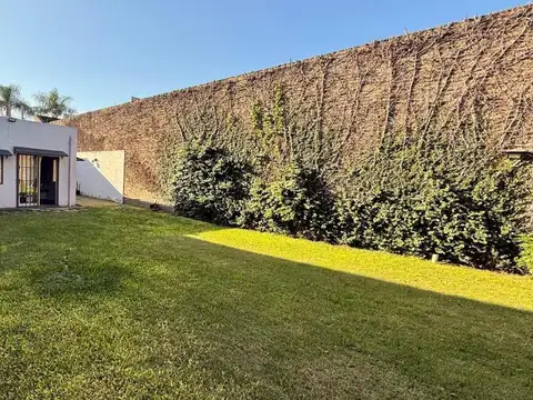 CASA EN VENTA 2 DORMITORIOS CON PATIO APTA CREDITO