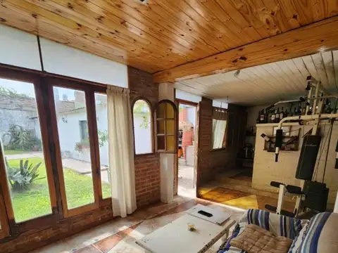 Casa en Venta con 2 cocheras