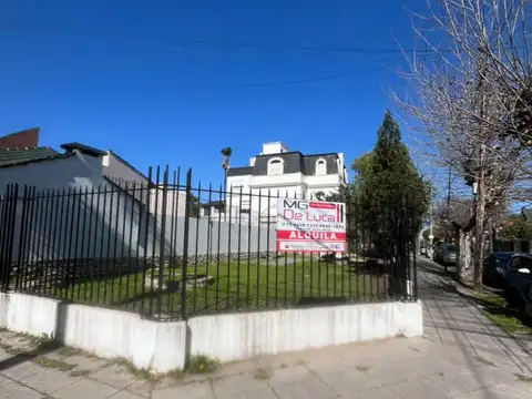 Casa en Alquiler con 5 cocheras