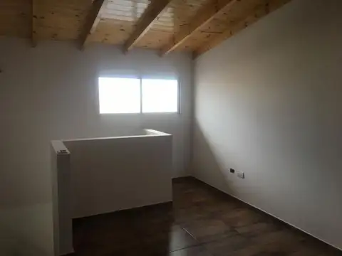 CASA 4 AMBIENTES CON COCHERAS