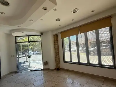 LOCAL GRANDE EN ESQUINA COMERCIAL
