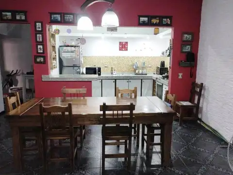 Casa 5 ambientes con 2 baños