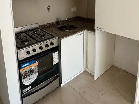 ALQUILER DE DEPARTAMENTO MONOAMBIENTE. C/BALCON. SUM. CASEROS CENTRO