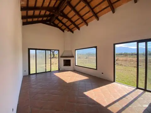 VENTA CASA DE CAMPO AMPLIO TERRENO VALLE DE LERMA