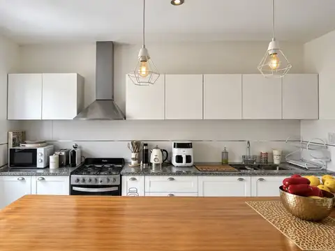 Casa 6 ambientes con 2 baños