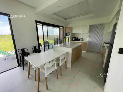 Casa 5 ambientes con 3 baños