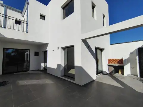 Casa Venta Tolosa 3 Dormitorios Patio Garage 