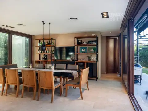 Casa 9 ambientes con 5 baños