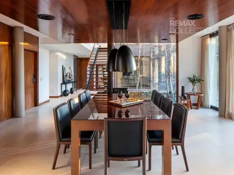 Casa en Venta con 6 cocheras